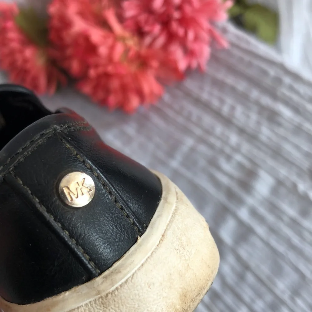 MICHAEL KORS Jem Olivia toddler girls size 8 navy blue & gold eyelet sneakers